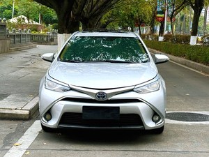 Voitures d'occasion 2017 pour Toyota Corolla d'occasion, double moteur 1.8L E-CVT 99 ch L4 hybride, berline 5 places, argent, Toyota Corolla 2017 d'occasion - Product Image 2