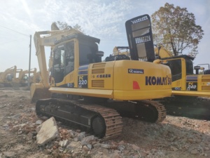 Excavadora Hidráulica Usada Komatsu PC220-8, 22600 kg, Modelo 2022, Componentes de Motor y Transmisión en Excelente Estado, Origen Japón, en Venta - Product Image 3