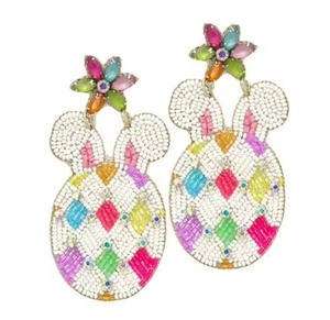 Boucles d'oreilles perlées à la mode Game Day de style classique d'exportation d'usine en gros Formes de football esprit d'équipe en couleurs noir et blanc - Product Image 1