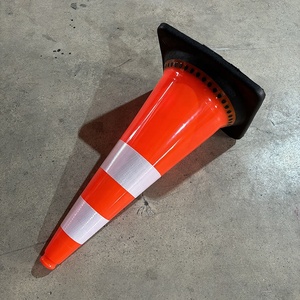 Cono de Seguridad de Tráfico de PVC naranja reflectante de 75cm/30 \ "con base ponderada negra, producto de advertencia de carretera y cuello de estacionamiento - Product Image 3
