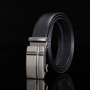 Vente en gros tout nouveau style de ceintures d'affaires avec boucle automatique réglable en cuir PU noir pleine fleur pour hommes - Product Image 4