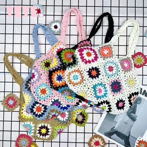 Borsa da Donna 2022 Stile Etnico Europeo-Americano Fatta a Mano con Gancio, Motivo Floreale a Blocchi di Colore Misto, Due Cinghie, in PU - Product Image 1