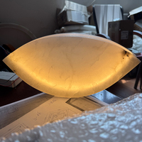 Lustre moderne en pierre de forme organique pour salle à manger, décoration de villa, feuille d'albâtre, cadre en laiton courbé, suspension en métal