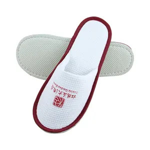 Custom Disposable Slippers For Hotels White Hotel P/C Waffle Red Edge Hotel Slippers