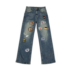 Pantalon en jean ample taille mi-haute style patchwork vintage avec badges brodés multiples, coupe large délavée pour Hip Hop Punk - Product Image 3