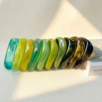 Bracelet en résine audacieux translucide à motif géométrique irrégulier style Forêt Verte, grande taille, motif pierre dégradé, best-seller