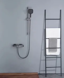 CBM浴室隐藏式淋浴套装豪华壁挂式淋浴阀套装带光伏软管的浴室淋浴套装现代风格