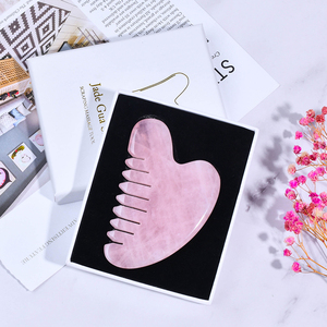 Personalizzato naturale rosa cristallo pietra testa cuoio capelluto cura della pelle del corpo giada Guasha massaggiatore a forma di cuore quarzo rosa Gua Sha pettini