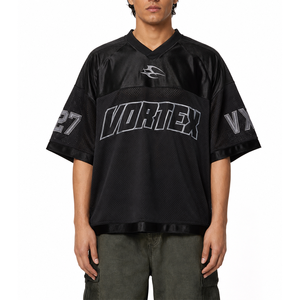 Maglia da Football Americano Personalizzata con Patch Ricamata, Logo Stampato in HD, <span class=keywords><strong>T</strong></span>-<span class=keywords><strong>Shirt</strong></span> Unisex Streetwear Scura - Product Image 1