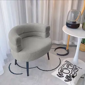 नोवा नॉर्डिक लिविंग रूम आरामदायक सफेद फैब्रिक रॉकिंग चेयर टफ्टेड प्लश लाउंज रिक्लाइनर स्टूल के साथ आलसी सोफा कुर्सियां