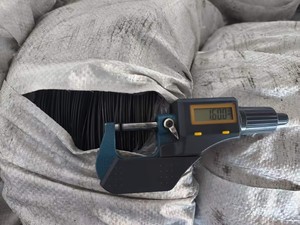<span class=keywords><strong>Fil</strong></span> <span class=keywords><strong>de</strong></span> <span class=keywords><strong>fer</strong></span> recuit noir <span class=keywords><strong>de</strong></span> qualité supérieure 1,2 mm 1,6 mm pour béton armé - Product Image 6