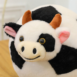 Peluche a Forma di Mucca con Pallone da Calcio 10 Pollici, Giocattolo Divertente e Morbido, Regalo per Bambini e Bambine - Product Image 4