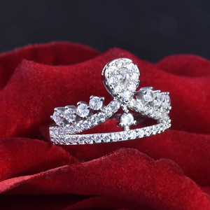 Anello Corona da Donna alla Moda con Zirconi, Micro Pavé, Pietre Intere, Aperto e Regolabile, Gioiello Statement per Fidanzamento - Product Image 3