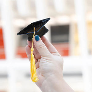 Mini pince à cheveux en forme de toque de diplômé avec pompon, pour la promotion 2026, accessoire capillaire pour fête de remise des diplômes - Product Image 3