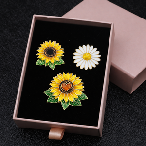 Pin de Solapa de Girasol de Esmalte Duro y Suave de Alta Calidad Personalizado al por Mayor para Fabricantes - Product Image 1