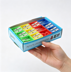 Taille-crayon en plastique double trou pour crayons de couleur, idéal pour les écoliers et étudiants (vente en gros) - Product Image 1