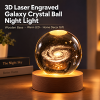 Lampe de chevet en cristal gravé au laser 3D représentant la Voie lactée, avec base en bois