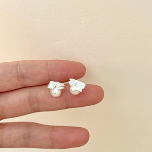 Boucles d'oreilles en argent pur S925, luxe français, haut de gamme, nœud, perle, coquille, avec tempérament de niche, polyvalentes, clous de mode - Product Image 3