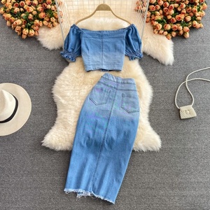 Ensemble femme : jupe <span class=keywords><strong>mi</strong></span>-longue fendue taille haute style automne 204, haut court à col <span class=keywords><strong>carré</strong></span>, vente en gros pour boutiques - Product Image 4