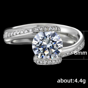 Anello di fidanzamento da donna H108 in platino con diamante ovale naturale colore D e diamanti laterali - Product Image 4