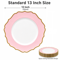 Assiettes de présentation festonnées blanches et roses de 13 pouces avec bord doré – Assiettes de table élégantes en plastique pour mariages, fêtes et décorations de vacances