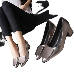 Chaussures habillées classiques sexy à talons carrés pour femmes, en PU respirant, à bout fermé et bouche peu profonde, pour toutes les saisons (printemps, été, automne, hiver) - Product Image 1