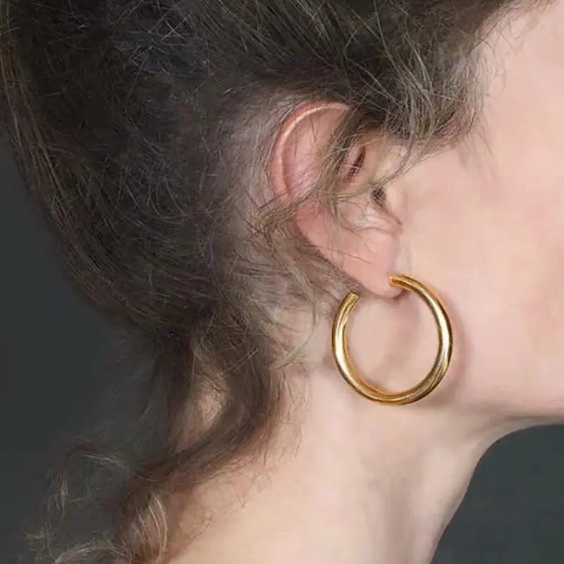 Modische Ohrringe 18K gold plattiert Edelstahl Hypoallergenisch großes Statement hohl leichter Kreis Huggie Hoop-Ohrringe
