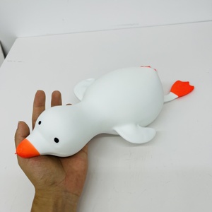 Jouet sensoriel anti-stress en forme d'animal à presser, canard géant jaune et blanc de 36 cm (14 pouces), en stock aux États-Unis - Product Image 6