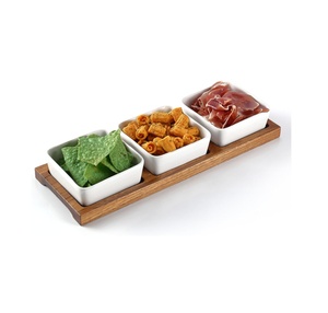 Plateau de service en bois d'acacia avec 3 bols en céramique, plateau alimentaire sectionnel pour sauces, noix, <span class=keywords><strong>bonbons</strong></span>, chips - Product Image 1
