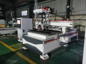 Machine à découper le bois avec lames verticales et horizontales, routeur de découpe pour la fabrication d'armoires, intelligent CN, 15 ans d'expérience du fabricant - Product Image 2