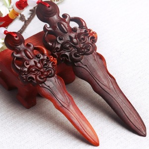 Colgante de espada de madera de durazno natural con efecto rayo, accesorio personal temático para niños, regalo de uso general - Product Image 2