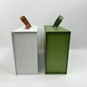 Caja de Regalo de Cartón Rígido con Cierre Magnético de Lujo y Logotipo Personalizado, con Revestimiento UV, Forro de Esponja y Asa de Transporte - Product Image 3