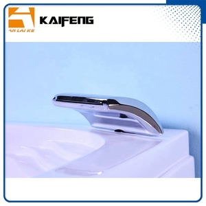 <span class=keywords><strong>Bañera</strong></span> de hidromasaje blanca de lujo <span class=keywords><strong>para</strong></span> 2 personas, <span class=keywords><strong>bañera</strong></span> de esquina de Villa con grifo de cascada, almohadas cómodas - Product Image 3