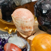 Vente en gros de crânes d'extraterrestres en cristal de haute qualité sculptés à la main pour la décoration de la maison