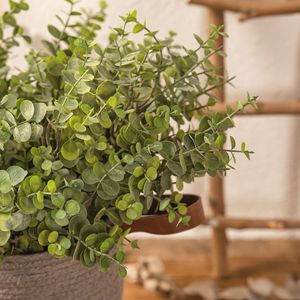 Bouquet d'eucalyptus artificiel CallaFloral, vert, en plastique, plante décorative d'intérieur pour la maison et les décorations de mariage - Product Image 1