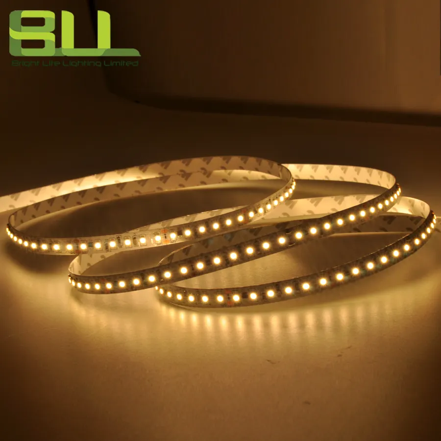 Haute qualité 2700K couleur blanc chaud 120led smd 3528 24V bande LED flexible pour la décoration de bande led intelligente