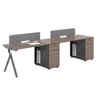 Bureau de travail moderne pour 2, 3 ou 4 personnes, table de travail cloisonnée pour personnel, bureau ouvert avec écran de séparation et armoire de rangement latérale