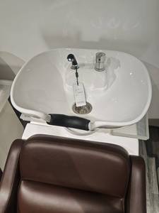 Sillón de Lavacabezas Cómodo y Ajustable con Tazón de Cerámica, Estructura de Madera Moderna y Esponja de Alta Densidad para Barbería - Product Image 6