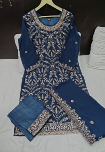 ชุดซอลวาร์จาก georgette pakistani หนังเทียมพร้อมด้วยชุดสูททำงานแบบถักและโมติ - Product Image 4