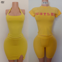 Ensemble de sport décontracté personnalisé avec logo pour femme, 2 pièces : jupe de tennis et short fendu, avec débardeur court à bretelles et bordure contrastante