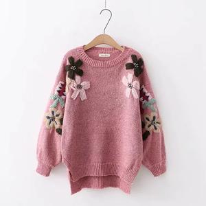 Maglione Caldo Grigio Pullover con Ricami di Perle e Fiori Fatti <span class=keywords><strong>a</strong></span> <span class=keywords><strong>Mano</strong></span> Collo Tondo Maglieria da Donna Maglioni Ricamati - Product Image 2
