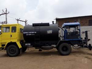 Pulverizador de emulsión de betún para construcción de carreteras Máquina de pulverización de asfalto automática con sistema de distribución de alta precisión - Product Image 2