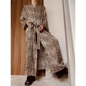 Vestaglia da <span class=keywords><strong>uomo</strong></span> in raso con stampa leopardata a maniche lunghe, vestaglia casual da casa, pigiama, <span class=keywords><strong>accappatoio</strong></span> per uso quotidiano, loungewear da donna - Product Image 4