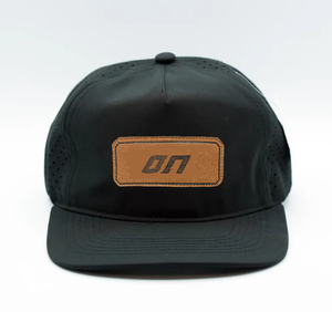 Gorra de Béisbol/Golf Personalizada de 5 Paneles, Impermeable, con Parche de Cuero con Logotipo Personalizado, Estilo Trucker con Orificios Cortados con Láser - Product Image 1