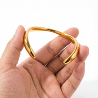 Bracelet ouvert en acier inoxydable plaqué or 18 carats pour femmes, bracelet manchette irrégulier avec perle, bijoux minimalistes de luxe