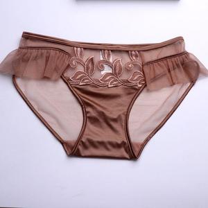Culottes sexy en satin et dentelle respirantes pour femmes, sous-vêtements brodés mignons, design ajouré sans couture, tentation pour adultes - Product Image 5