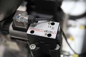 Machine de découpe, poinçonnage et cisaillement de barres hydrauliques CNC avec moteur - Product Image 6