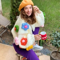 Haut en crochet personnalisé femmes tricoté à la main hiver Cardigan Style décontracté à la main 3D fleur gros pull manteau avec manches lanterne