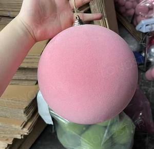 ลูกบอลประดับต้นคริสต์มาสสีเขียว ขนาด 20 ซม. ทรงกลม สำหรับตกแต่งแขวนในช่วงเทศกาล - Product Image 6