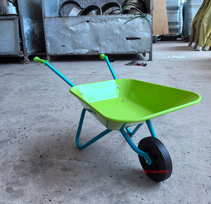 <span class=keywords><strong>Brouette</strong></span> de jouet en plastique pour enfants avec roues en métal massif Chariot en métal pour enfants pour le jeu d'arrière-cour des enfants - Product Image 5